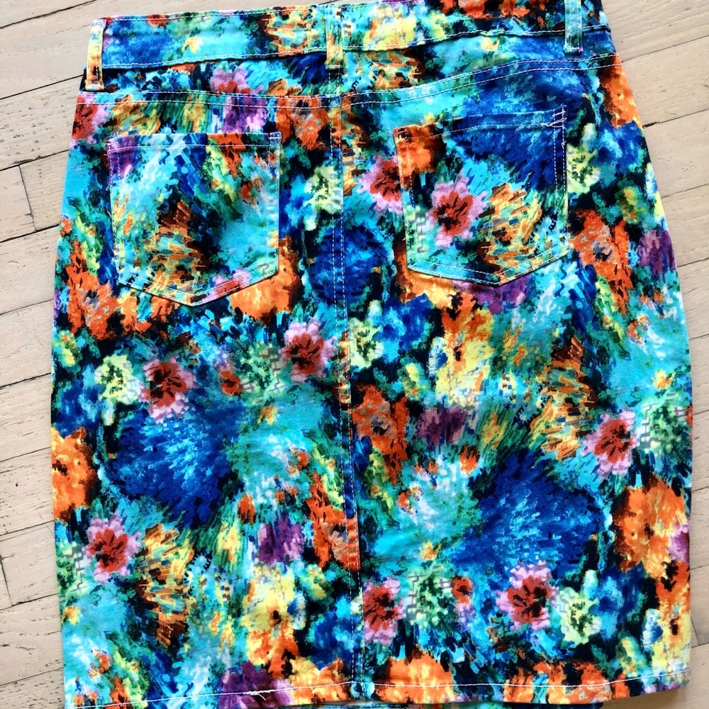 Bright denim print skirt -large